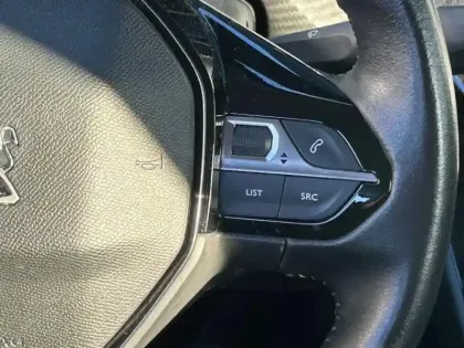 Photo 13 Peugeot 2008  1.2 PureTech 100ch S&S Allure