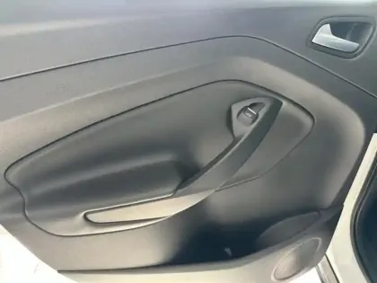 Photo 10 Ford Kuga  1.5 Flexifuel-E85 150ch Stop&Start Titanium 4x2 Euro6.2