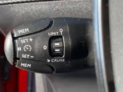 Photo 13 Peugeot 208  1.2 PureTech 100ch S&S Roadtrip 118g