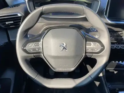 Photo 10 Peugeot 208  1.2 PureTech 100ch S&S Roadtrip 118g