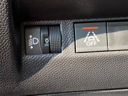 Photo 8 Peugeot 208  1.2 PureTech 100ch S&S Roadtrip 118g