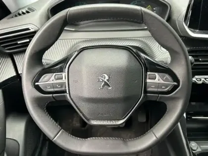 Photo 8 Peugeot 2008  e- 136ch Allure