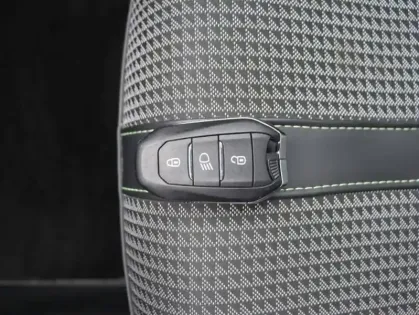 Photo 14 Peugeot 2008  1.2 PureTech 130ch S&S GT EAT8