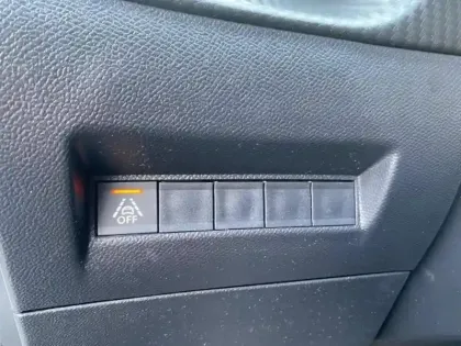 Photo 11 Peugeot 2008  e- 136ch GT