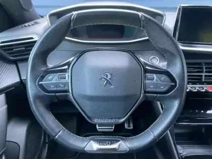 Photo 12 Peugeot 2008  e- 136ch GT