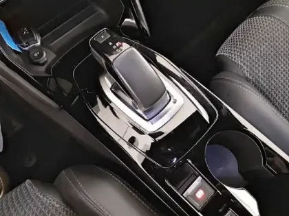 Photo 13 Peugeot 208  Electrique 50 kWh 136ch