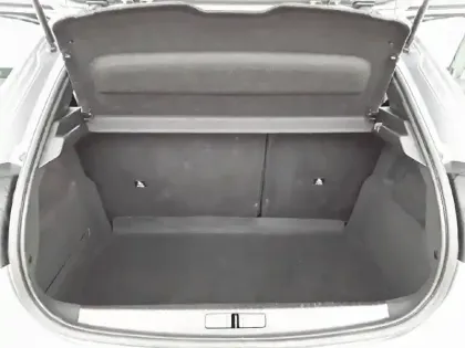 Photo 5 Peugeot 208  Electrique 50 kWh 136ch