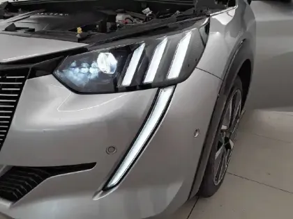 Photo 15 Peugeot 208  Electrique 50 kWh 136ch