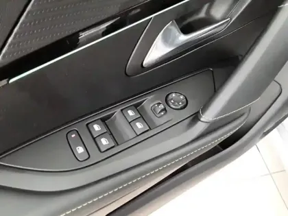 Photo 24 Peugeot 208  Electrique 50 kWh 136ch