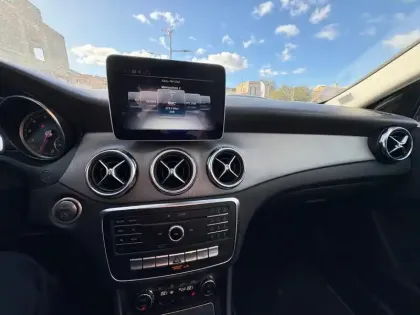 Photo 17 Mercedes GLA  200 7-G DCT