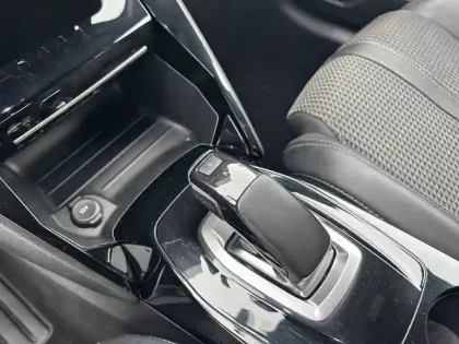 Photo 13 Peugeot 208  Electrique 50 kWh 136ch