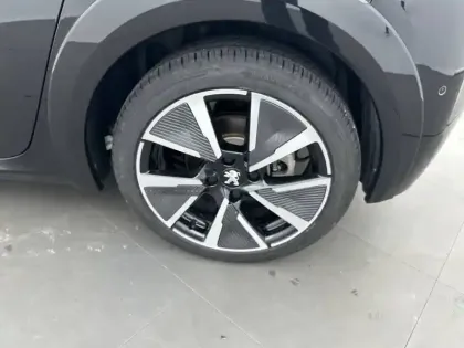 Photo 12 Peugeot 208  Electrique 50 kWh 136ch