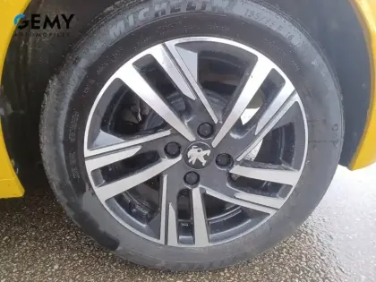 Photo 10 Peugeot 208  PureTech 75 S&S BVM5