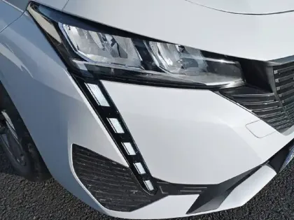 Photo 41 Peugeot 308  Hybrid 145 e-DCS6