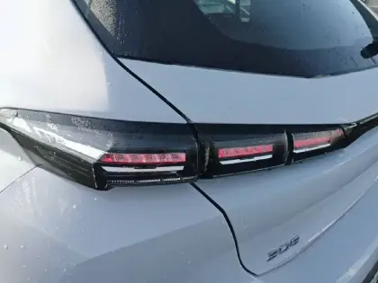 Photo 16 Peugeot 308  Hybrid 145 e-DCS6