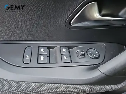 Photo 16 Peugeot 2008  PureTech 100 S&S BVM6