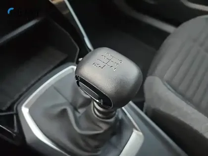 Photo 32 Peugeot 2008  PureTech 100 S&S BVM6