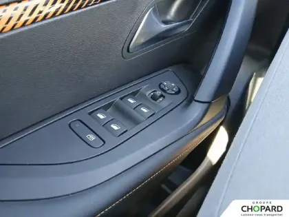 Photo 40 Peugeot 2008  Electrique 136 ch