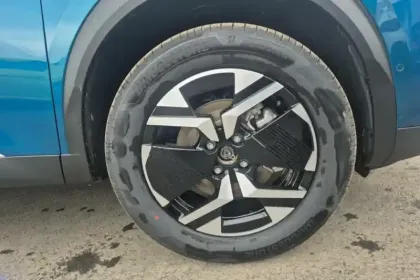 Photo 13 Peugeot 2008  Hybrid 145 e-DCS6