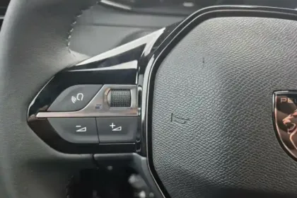 Photo 18 Peugeot 2008  Hybrid 145 e-DCS6