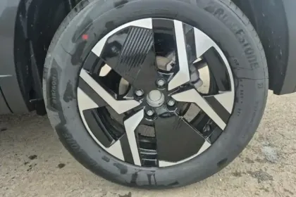 Photo 11 Peugeot 2008  Hybrid 145 e-DCS6