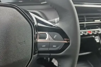 Photo 19 Peugeot 2008  Hybrid 145 e-DCS6