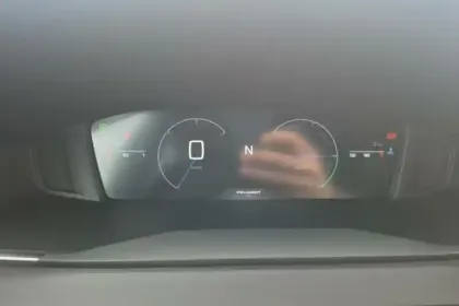 Photo 22 Peugeot 2008  Hybrid 145 e-DCS6