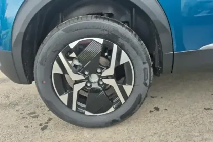 Photo 14 Peugeot 2008  Hybrid 145 e-DCS6