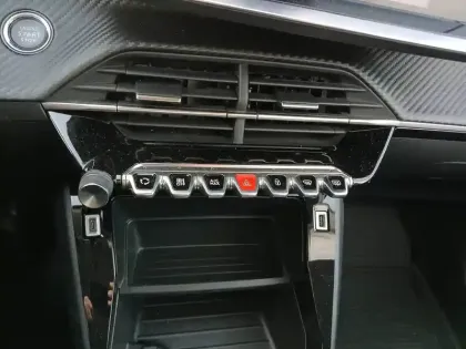 Photo 36 Peugeot 208  Electrique 50 kWh 136ch