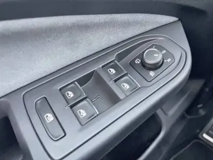 Photo 31 Volkswagen Golf  1.5 eTSI OPF 150 DSG7