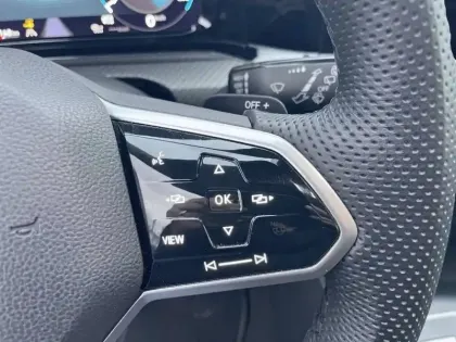 Photo 27 Volkswagen Golf  1.5 eTSI OPF 150 DSG7