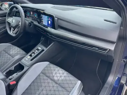 Photo 16 Volkswagen Golf  1.5 eTSI OPF 150 DSG7