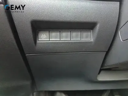 Photo 68 Peugeot 2008  Electrique 136 ch