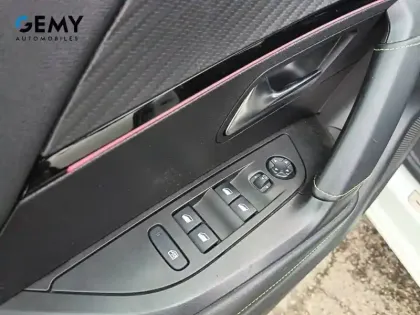 Photo 66 Peugeot 2008  Electrique 136 ch