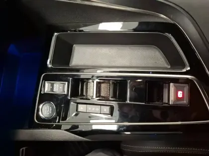 Photo 28 Peugeot 3008  Hybrid 136 e-DCS6