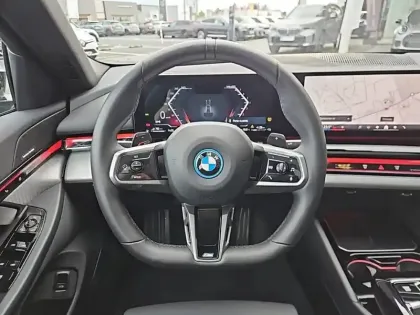 Photo 38 BMW Serie 5 530e PHEV 299 ch BVA8