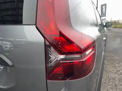 Photo 12 Dacia Jogger  Hybrid 140 5 places