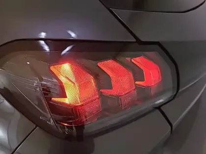 Photo 16 Peugeot 208  PureTech 75 S&S BVM5