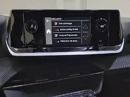 Photo 20 Peugeot 208  PureTech 75 S&S BVM5