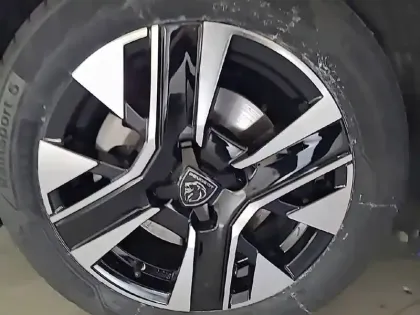 Photo 39 Peugeot 208  PureTech 100 S&S BVM6