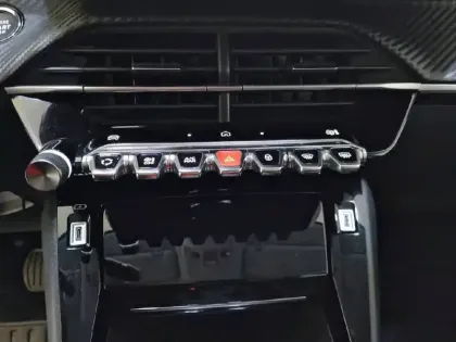 Photo 21 Peugeot 208  PureTech 100 S&S BVM6