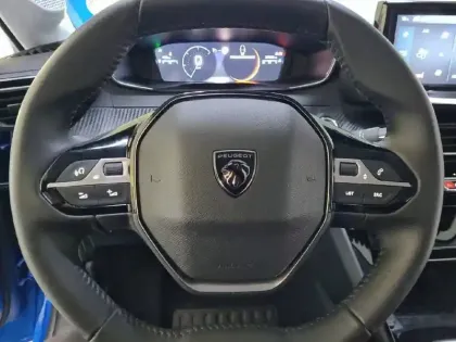 Photo 8 Peugeot 208  PureTech 100 S&S BVM6