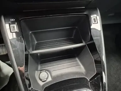 Photo 28 Peugeot 208  Electrique 50 kWh 136ch