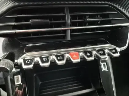 Photo 29 Peugeot 208  Electrique 50 kWh 136ch