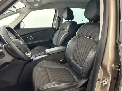 Photo 8 Renault Scenic  TCe 140 Energy EDC