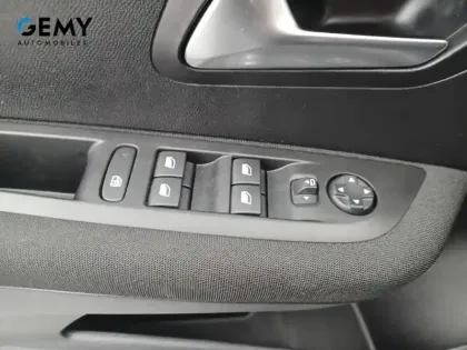 Photo 11 Peugeot 208  BlueHDi 100 S&S BVM6