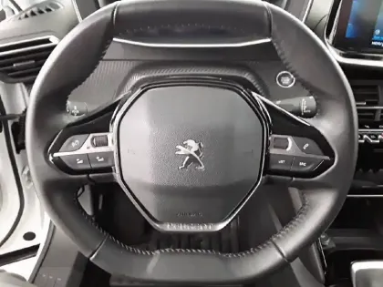 Photo 8 Peugeot 2008  PureTech 100 S&S BVM6