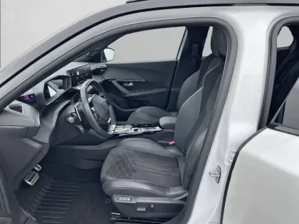 Photo 38 Peugeot 2008  PureTech 130 S&S EAT8