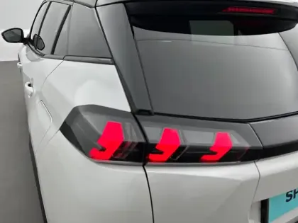 Photo 16 Peugeot 2008  PureTech 130 S&S EAT8