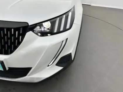 Photo 15 Peugeot 2008  PureTech 130 S&S EAT8